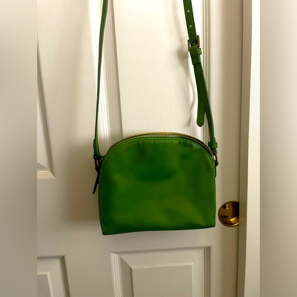 NEW Universal Thread purse